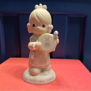 Precious Moments Collectors Club 1986 Retired “Birds of a Feather” Figurine